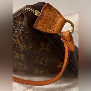 100% Authentic Louis Vuitton Classic Monogram Pochette. Serious buyers only!